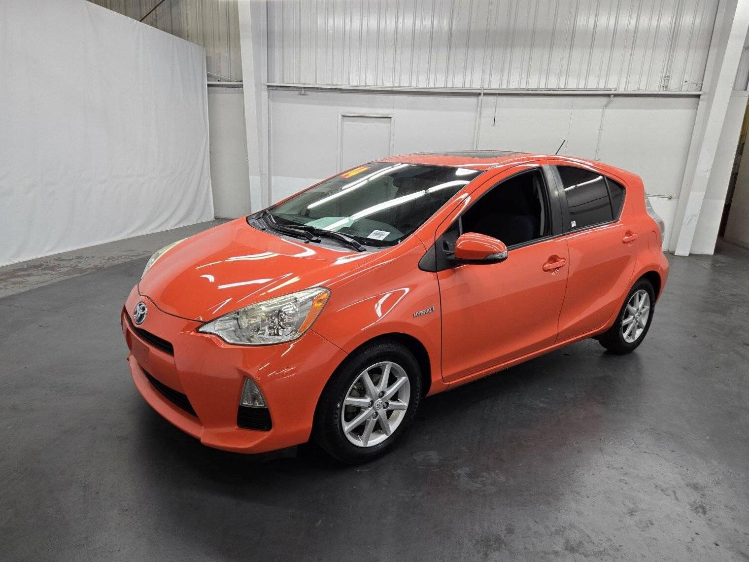 TOYOTA PRIUS C 2014 JTDKDTB35E1072206 image